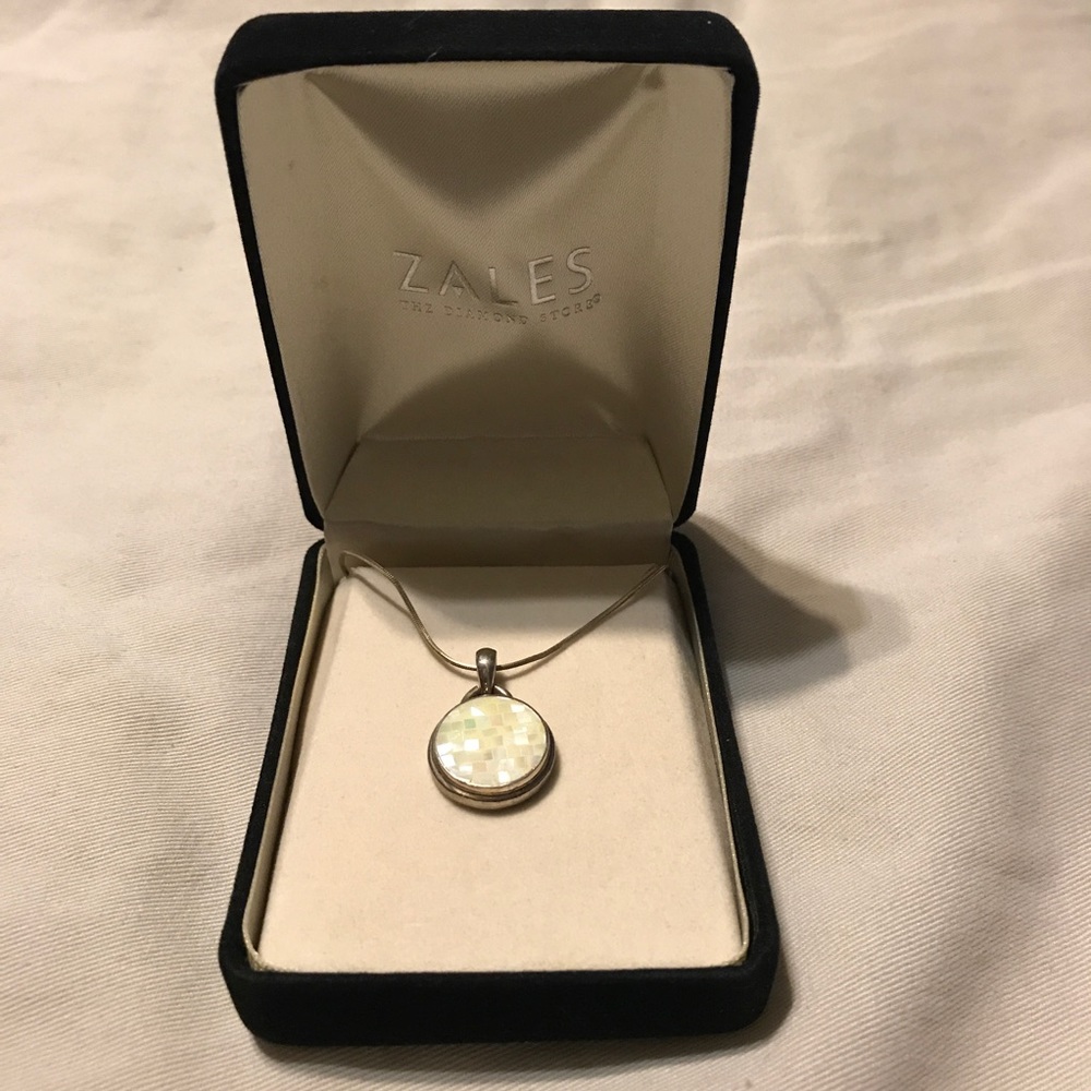 mother of pearl pendant & chain necklace